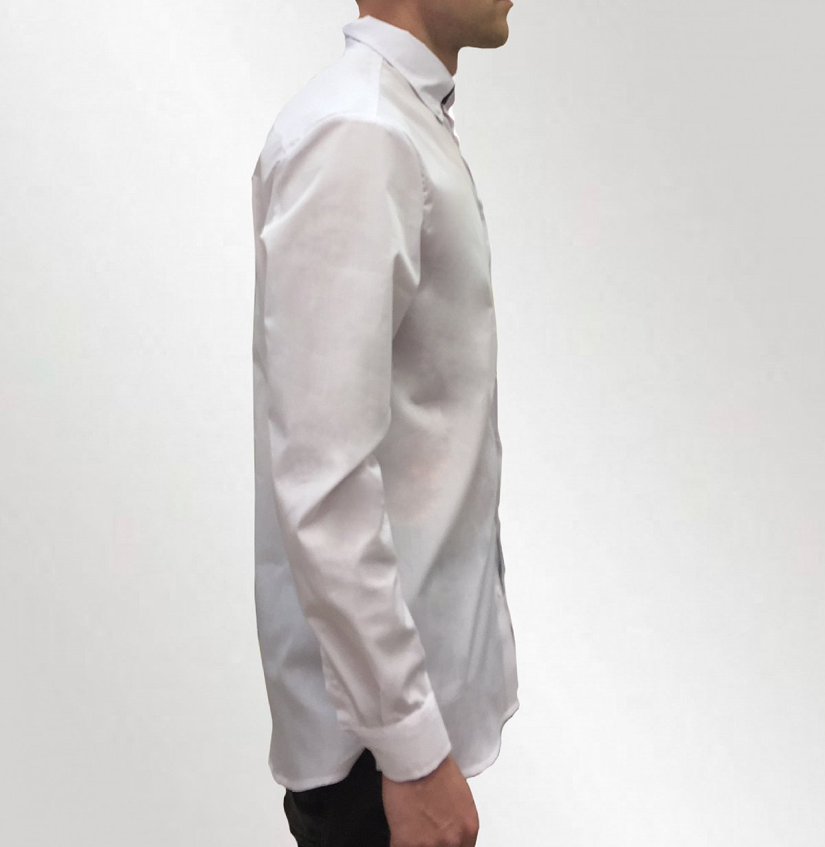 Пошив рубашек - пример модели: белая рубашка с логотипом